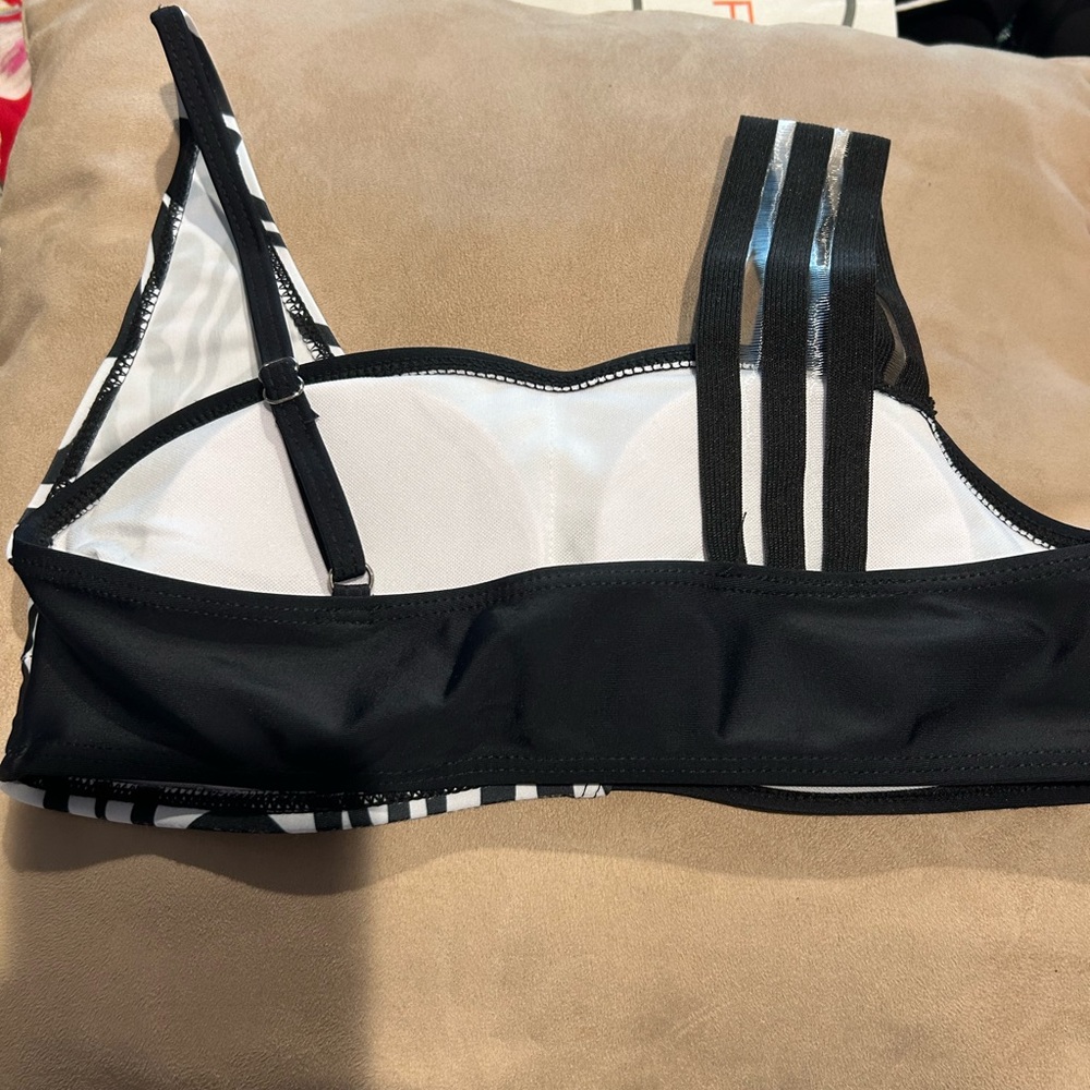 Swimsuit - Picture 3 of 4